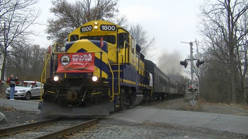 The MNJ Toys for Tots is seen crossing Goshen Road on the Hudson Secondary on dreary Saturday, with a train loaded with gifts for children who are less fortunate.

ESPN GP18 1800 (ex NYSW GP18 1800)

12/3/2017