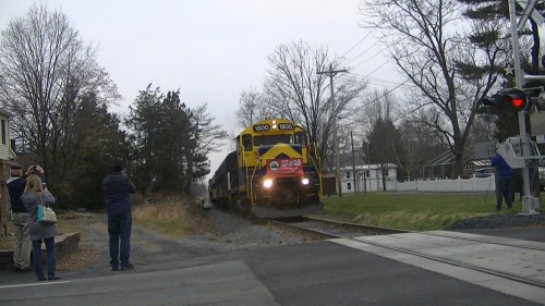 The MNJ Toys for Tots is seen again pulling up to their stop at SUGAR in Sugarloaf, NY on the Hudson Secondary.

12/3/2017