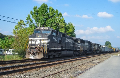 Mixed-freight-at-Macungie..jpg