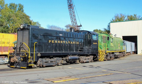 Another view of the yard move, this time the #: 9069, and ex-Pennsy Baldwin DS44-1000, still in its Pennsy colors, is the one in focus.