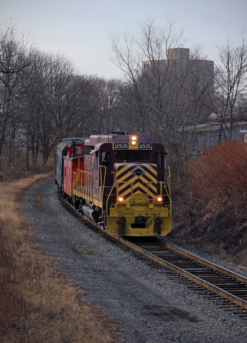 GP39RN 2535 rounding the bend into Schuylkill Haven