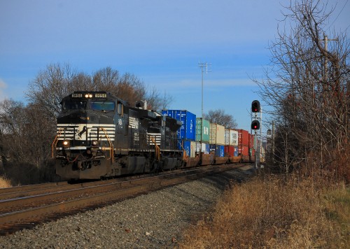 Westbound intermodal at West Laurel