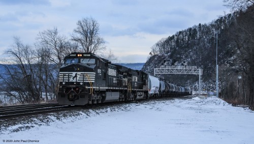 As the afternoon progresses and the light starts to lessen, another empty tank train heads west, through Duncannon, PA.