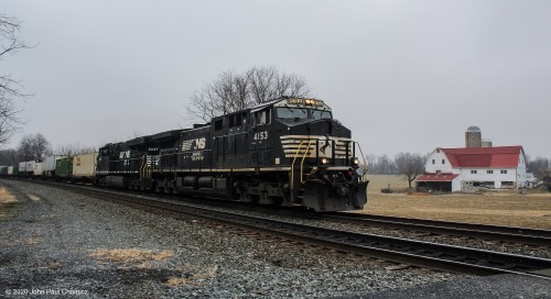 A neat barn and the farm fields make a nice back drop for this eastbound intermodal at Newmanstown, PA.