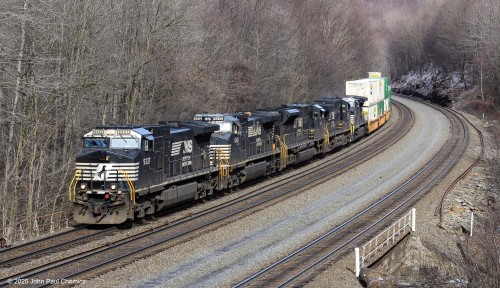 A westbound intermodal train rounds the curve at Cassandra, PA.