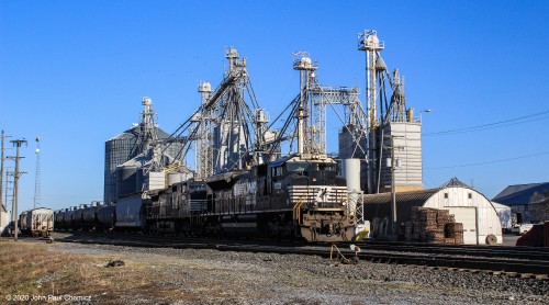 A westbound empty tank train passes the Triple M Farms feed mill in Lebanon, PA.