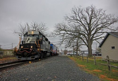 901 heads south on the Penns Grove Secondary through the multiple crossings of Woodbury