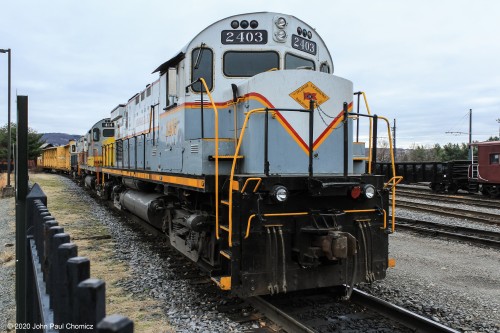 After switching out the empty lumber cars at Cresco, D&L PO-74 didn't head south. Instead, it returned back north, to Scranton. Here, it is seen tied down in Scranton, PA, with the empty lumber cars still in tow.