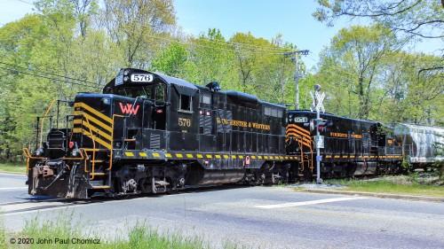 W&W #: J101 shoves across Wade Avenue with a string of loaded hoppers for Durand Glassworks, in Millville, NJ.