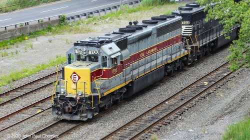 The Erie Lackawanna unit leads an Oak Island local south, down the "Chemical Coast" (Garden State Secondary), in Elizabeth, NJ.