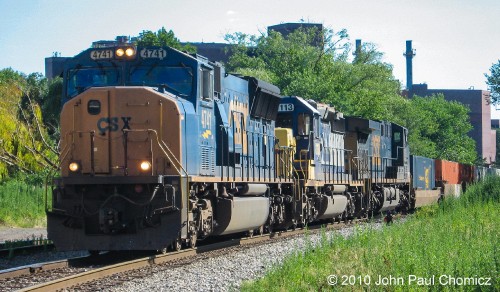 A northbound CSX intermodal train passes through Schuyllkill Park in Philadelphia. Back then, there was a pedestrian railroad crossing, at ground level, allowing you to get a shot of the train upclose. Today, this area is all fenced off and a locked gate stands where the access to the crossing was.