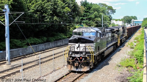 Now past the HBLR Station, you get a better sense of the size of the train as it heads towards Bayonne Yard. It was nice to see large power running on this track, again, as the inbounds/outbounds are no longer done by an Oak Island job. Since this duty was switched to Bayonne Yard Local YPBA-50 over 15 years ago, the largest units to run down this track are SD40-2's and an occasional SD45-2. After bringing in the inbounds, the smaller units would usually be used as the power for the Bayonne morning local YPBA-03.