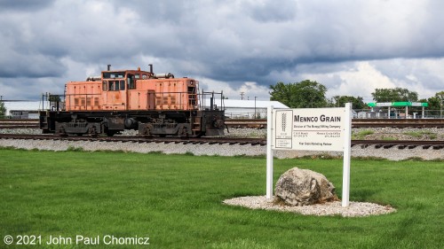 After zooming out, a bit, it is evident that this GE centercab works the Mennco Grain Co-Op facility in Upper Sandusky, OH.