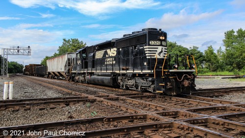 NS Bellevue, OH to Waldo, OH local #: L38 crosses the quad diamond and heads south in Marion, OH. It will provide me with the most action, this day, as it shuffles back and forth switching the industries in this area.