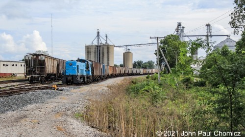 The FCCX #: 419, seen at the northern end of the facility with a string of empty grain hoppers. I don't know how this little unit will do it but it is shoving these hoppers under the grain elevator, for loading, at the Heritage Co-Op in Upper Sandusky, OH.