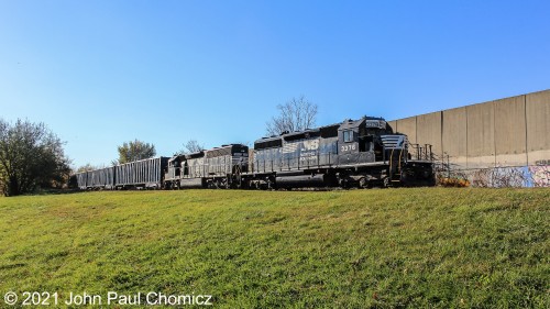 After missing the Staten Island inbounds, the local that brings out the outbounds, in this case garbage loads from Fresh Kills, headed north up the Chemical Coast Secondary (Garden State Secondary) in Elizabeth, NJ.