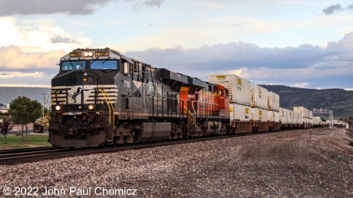 This horsey appears to be lost as it leads this westbound BNSF doublestack train well out of its home territory back east. It's kind of ironic that I went on vacation to get away from my usual sightings of CSX and NS only to find that the NS found me out here in Grants, NM.