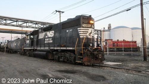 A look over the shoulder of the #: 5285 shows that the other regular unit EJRR #: 67 is safely tucked away for the night inside Chem South. Though both railroads operate here at different times throughout the day, usually YPBA-27 comes down this time of the evening after the EJRR is done for the day so as not to interfere with their schedule.