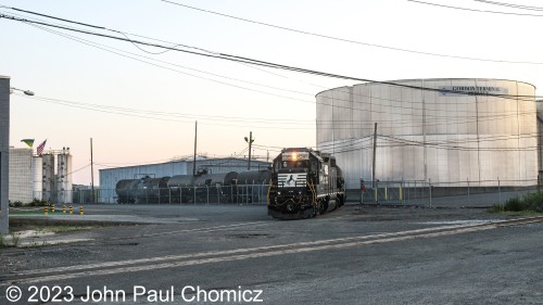 YPBA-27 pulls the empties from the Vulcan Track at Gordon's Terminal. It is one of two remaining industries that Conrail serves down in the Constable Hook area of Bayonne, NJ.