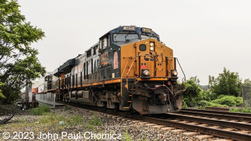 Though this day would not yield any good pics of the B&O unit, I did catch this Georgia Road "Heritage" unit leading a northbound stackpack. CSX's first attempt at heritage units by placing a little sticker on the cab of the loco. Not very visible and I didn't even notice that it was anything special until I looked at my camera after the train passed. Not very noticeable, especially when this train caught me by surprise.