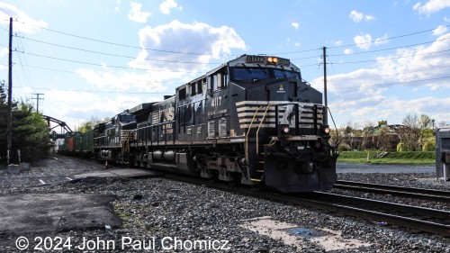 A short time after the westbound local left, this Croxton-Bound intermodal hotshot #: 26X (UP ZLACNYC) passes through CP Bethlehem at a faster pace.