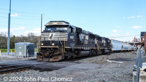 One of the Allentown local turns (possibly H76) has just picked up a short cut of hoppers from the Lehigh Valley River Management River Yard in Bethlehem, PA. It passes CP Bethlehem as it heads back to Allentown Yard.