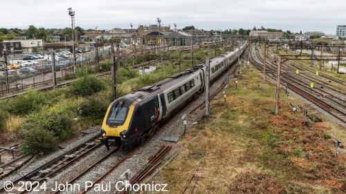 Sometime later, another eastbound Avanti West Coast train heads through Willesden Junction. This time, it is a British Rail Class 221 Super Voyager train set.