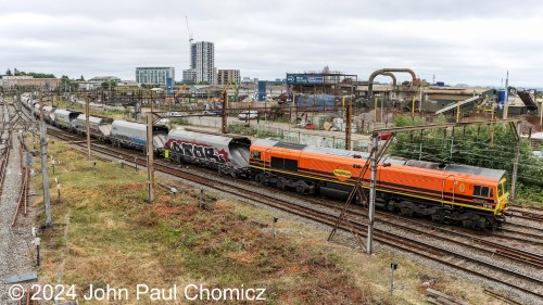 Upon closer inspection, the orange and yellow livery on this Freightliner British Rail Class 59 diesel unit rings a familiar bell. This is because Freightliner Group is owned by the U.S. short-line railroad group Genessee and Wyoming. Who would've thought that the company was so far-reaching?