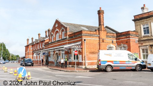 This is the 1902 Built portion of Salisbury Station. You can see the beginning of the original 1859 station on the extreme right of the picture. This station is mostly used by the South Western Railway on the West of England Line.