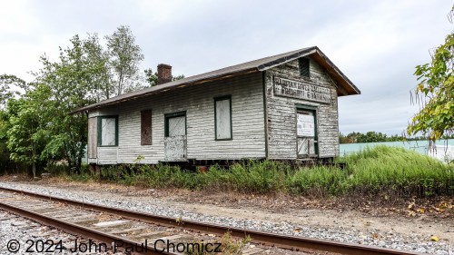 A trackside view of the station in Milltown, NJ. It stands next to the former right of way of the Raritan River Railroad. Both the station and the tracks are unused as the businesses, further up the tracks, no longer receive railroad service.