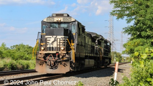 Definitely considered an outtake because everything but the face of Norfolk Southern C40-9 #: 8865 came out blurry. Now, I reconsidered because this standard cab Dash-9 is no longer in service. Here, the #: 8865 and another unit are heading into Manville Yard, light, at Bridgewater, NJ on 07.25.15.