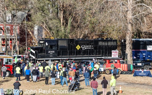 Greeting-the-Toys-For-Tots-Train..jpg