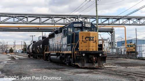 CSX GP40-2 #: 4421 pauses after pulling out the first two empties from Gordon Terminal in Bayonne, NJ.