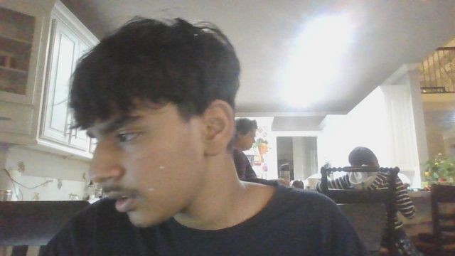 1762295295519_distracted