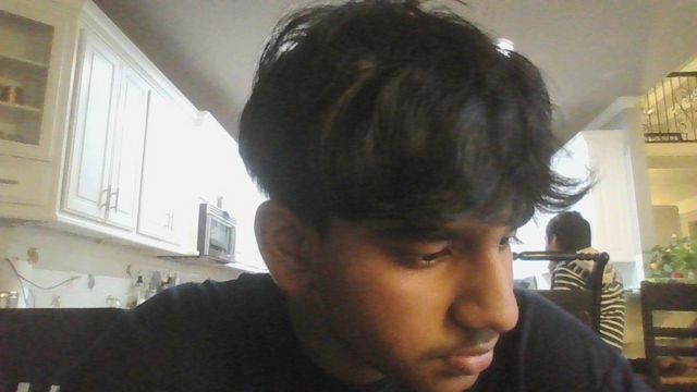 1762294984109_distracted