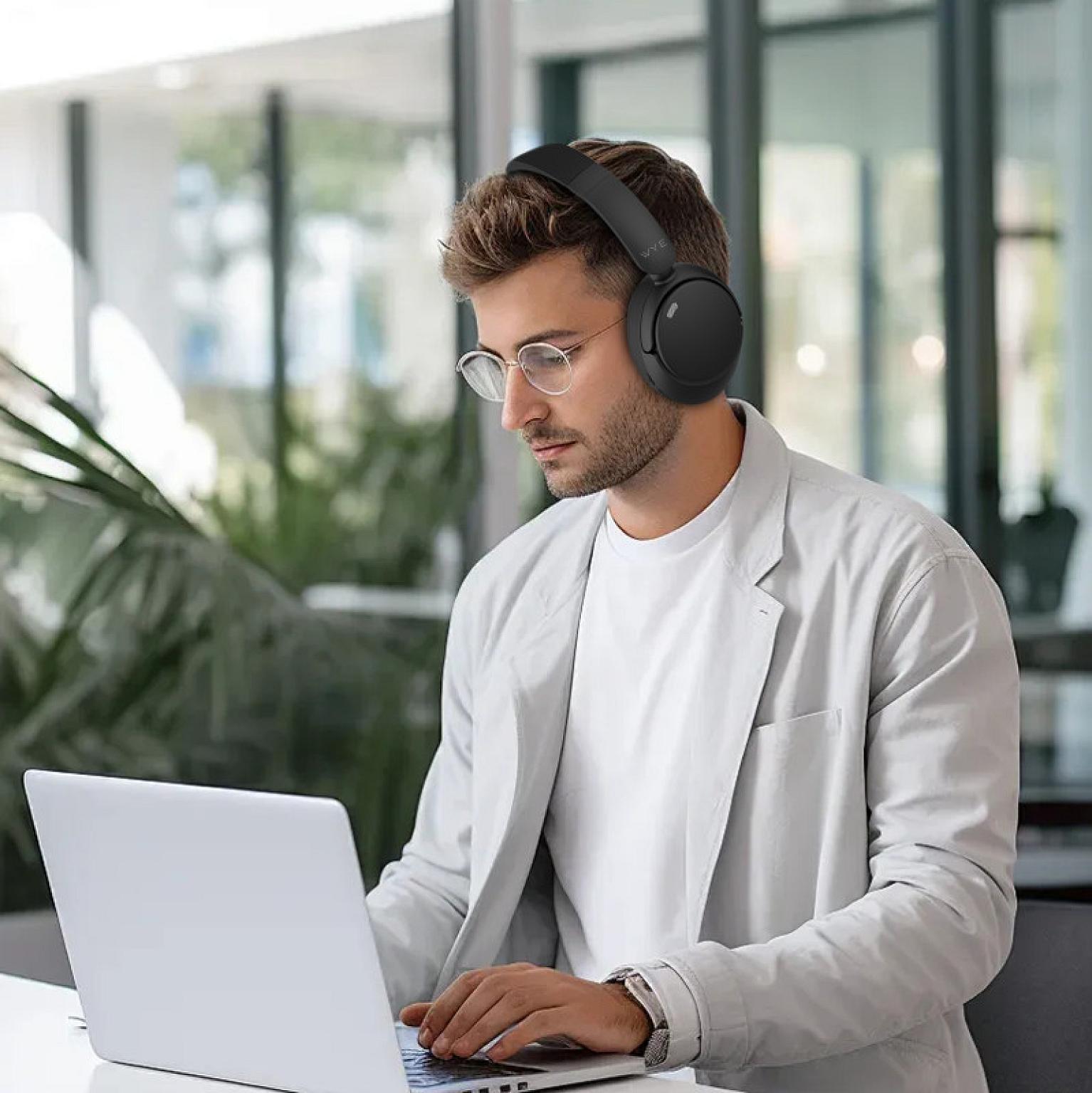 Over-Ear Wireless Headphone HS20 view 2